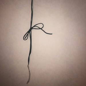 Bow tie choker